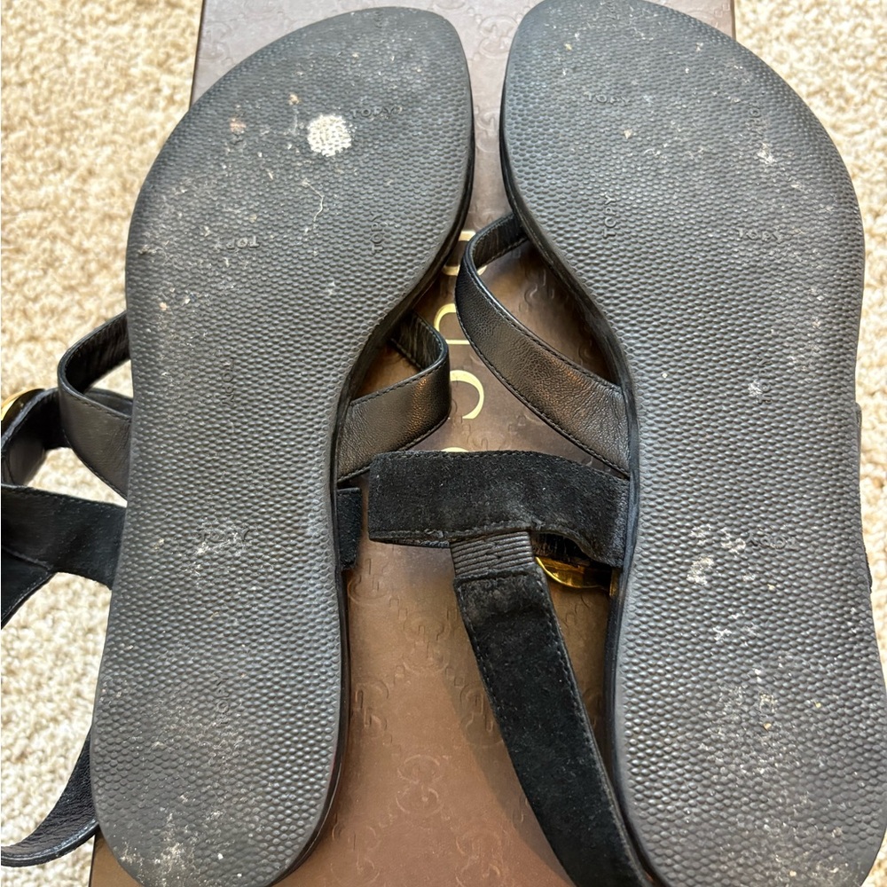 Gucci Marmont Black Leather Sandals with Gold Accents - Picture 2 of 6
